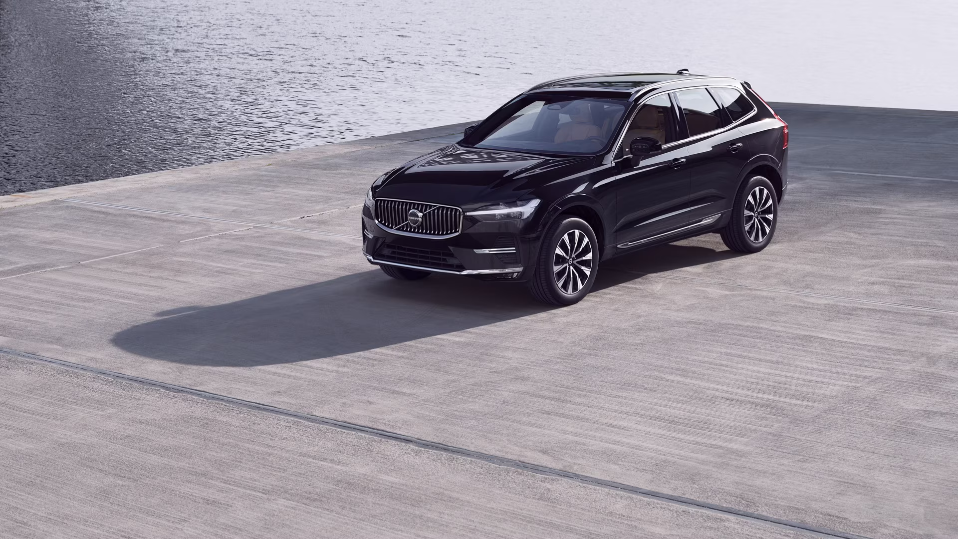 Xe Volvo XC60 ULTRA màu Onyx Black 