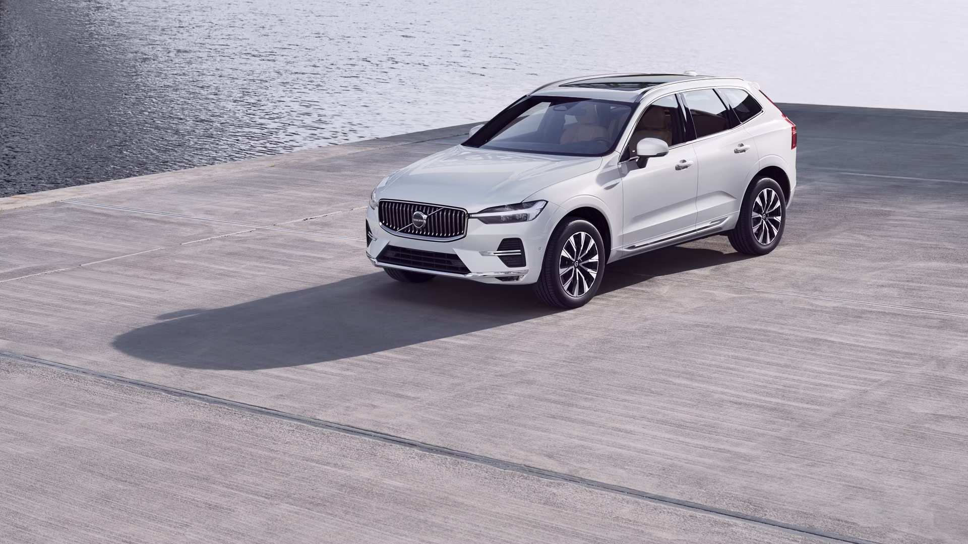 Xe Volvo XC60 ULTRA màu Crystal White 