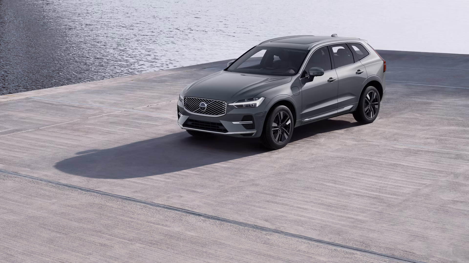 Xe VOLVO XC60 PLUG-IN HYBRID ULTRA màu Forest Lake 