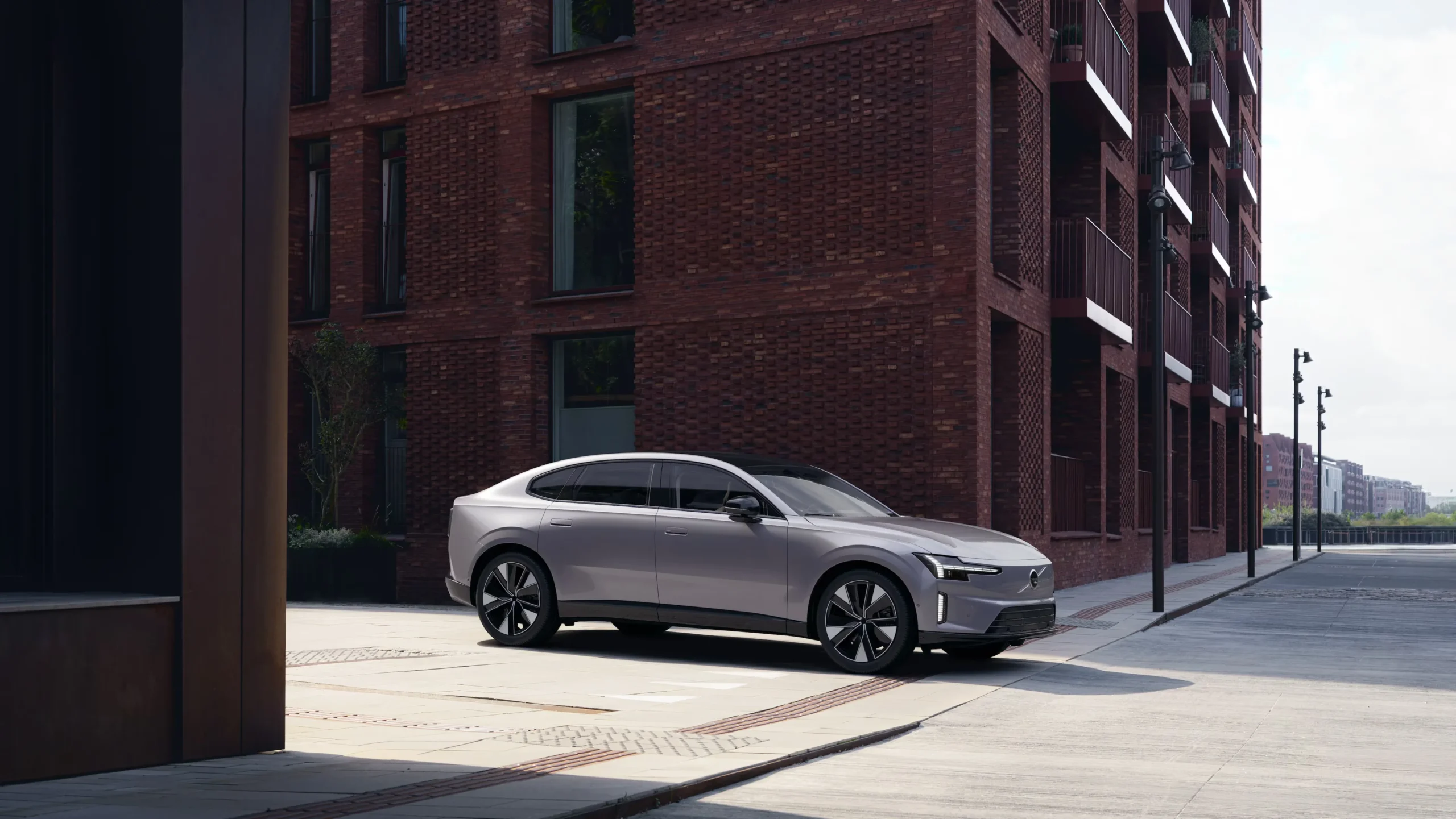 Xe Volvo ES90 màu Aurora Silver 