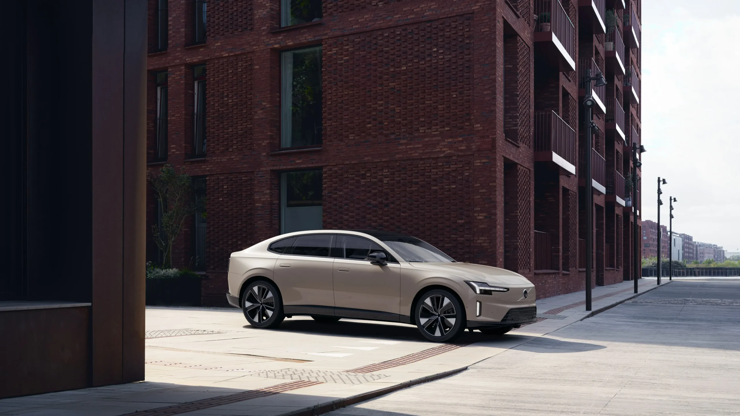 Xe Volvo ES90 màu Bright Dusk 
